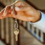 Remise de clé lors d'une transaction immobilière